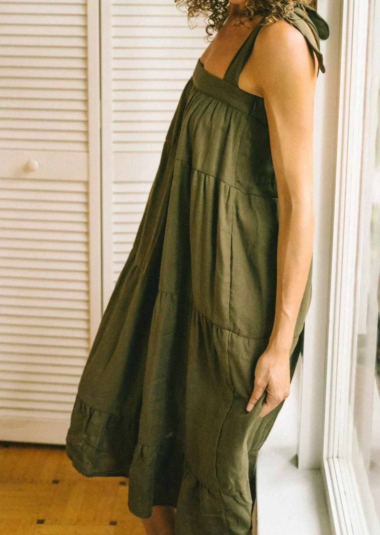 BREEZY SEAWEED MIDI DRESS